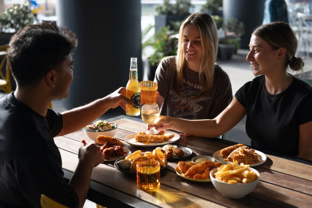 domcherry 8662 The Best Drinks to Pair with Ribs and Burgers for the Ultimate Dining Experience